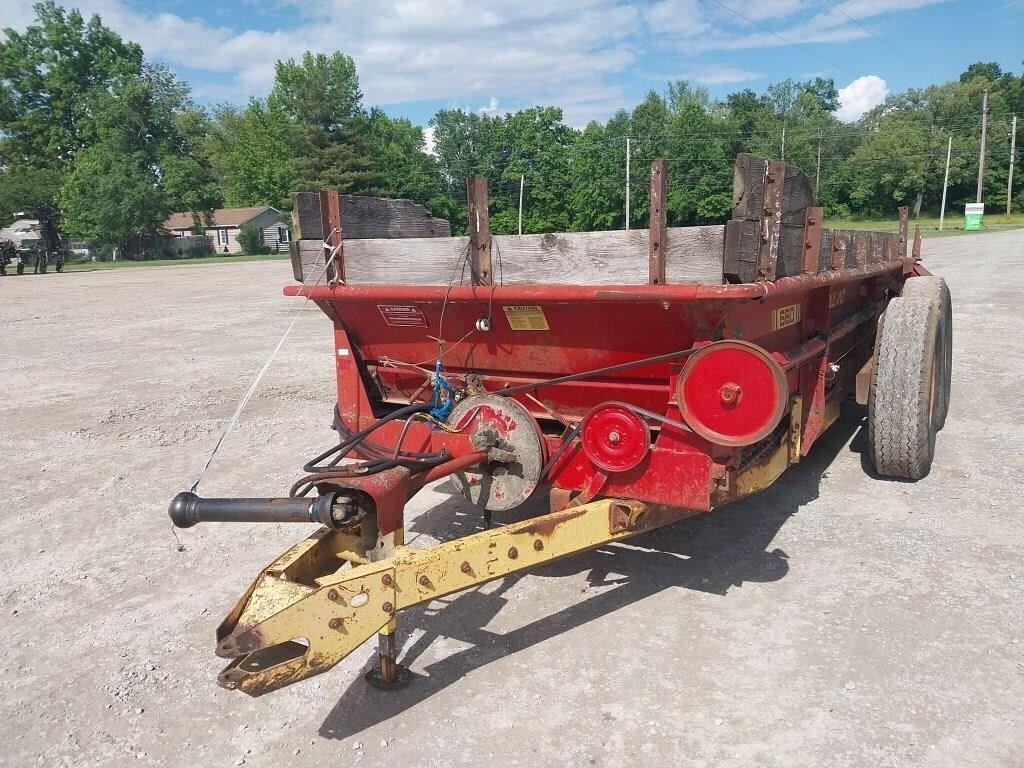 Image of New Holland 680 Primary image