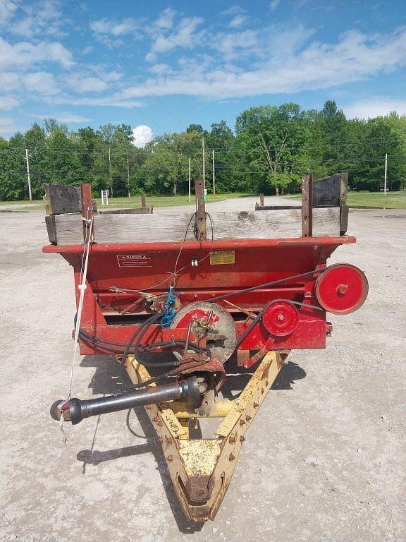 Image of New Holland 680 equipment image 1