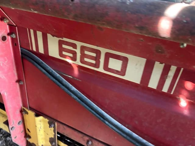 Image of New Holland 680 equipment image 4