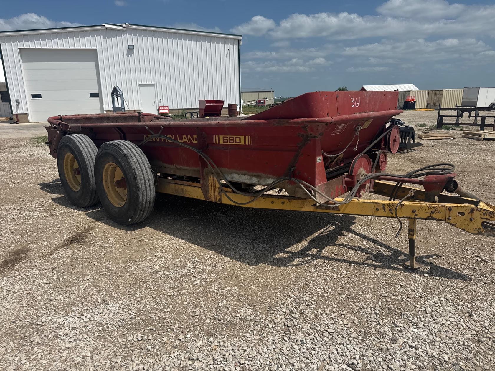 New Holland 680 Equipment Image0