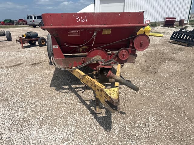 Image of New Holland 680 equipment image 1