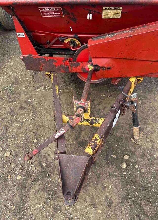 Image of New Holland 680 equipment image 1