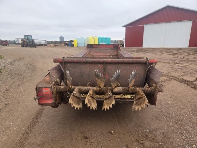 Image of New Holland 680 equipment image 2