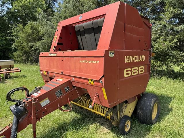 Image of New Holland 688 equipment image 1