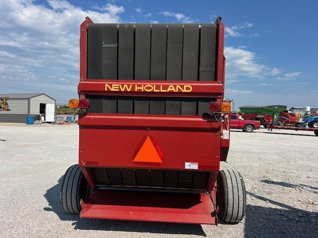 Image of New Holland 688 equipment image 4