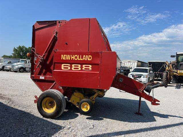Image of New Holland 688 equipment image 1