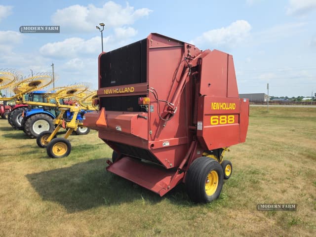 Image of New Holland 688 equipment image 4