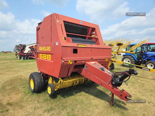 Image of New Holland 688 equipment image 2