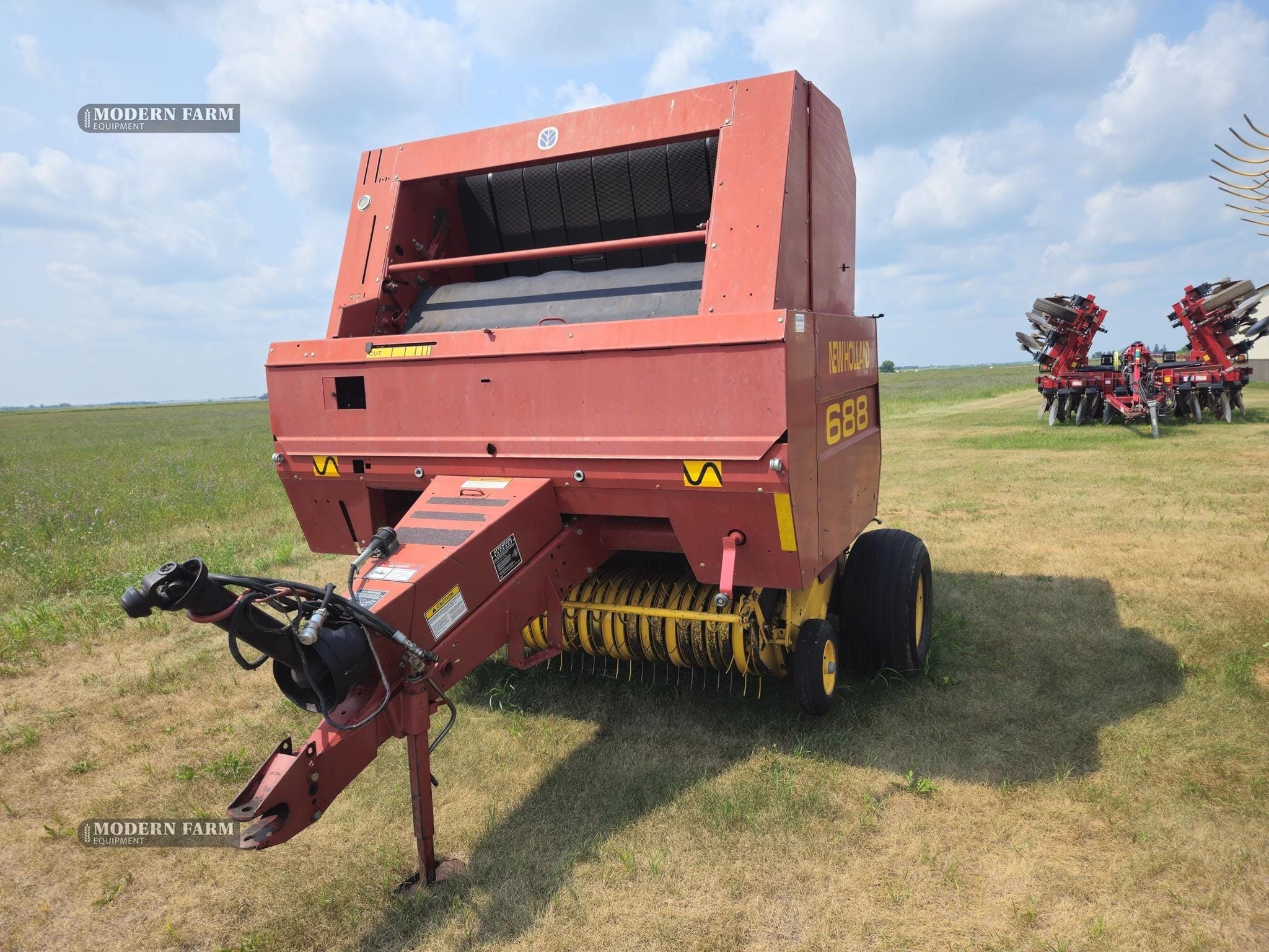 2000 New Holland 688 Equipment Image0