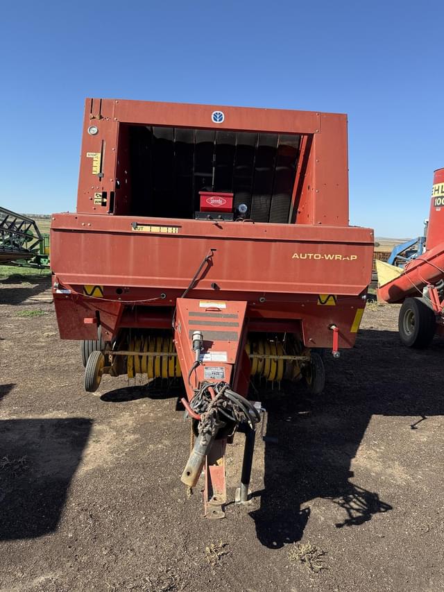 Image of New Holland 688 equipment image 1