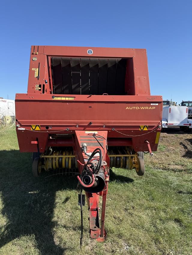 Image of New Holland 688 equipment image 1