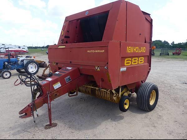 Image of New Holland 688 equipment image 1