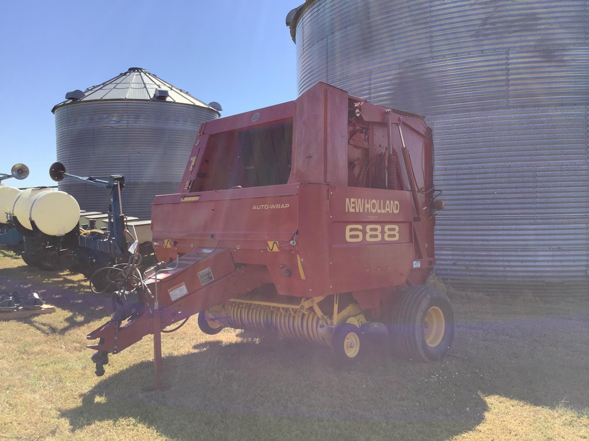 New Holland 688 Equipment Image0