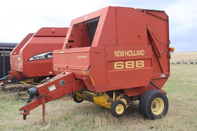 Image of New Holland 688 equipment image 1