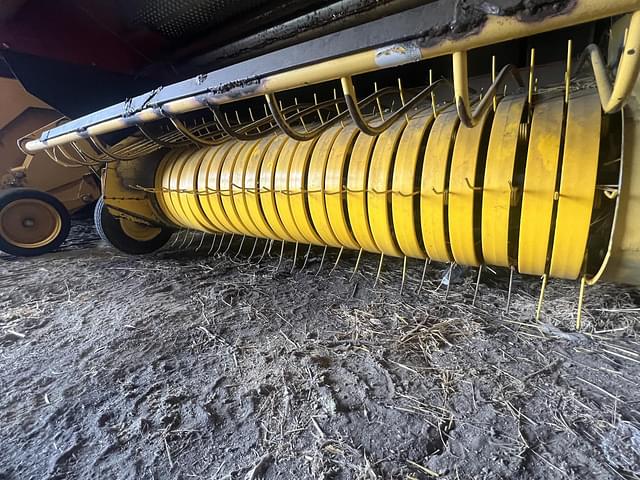 Image of New Holland 688 equipment image 3