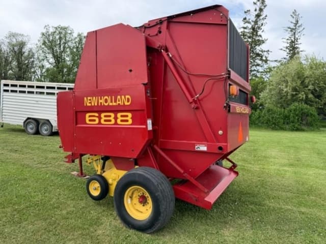 Image of New Holland 688 equipment image 1