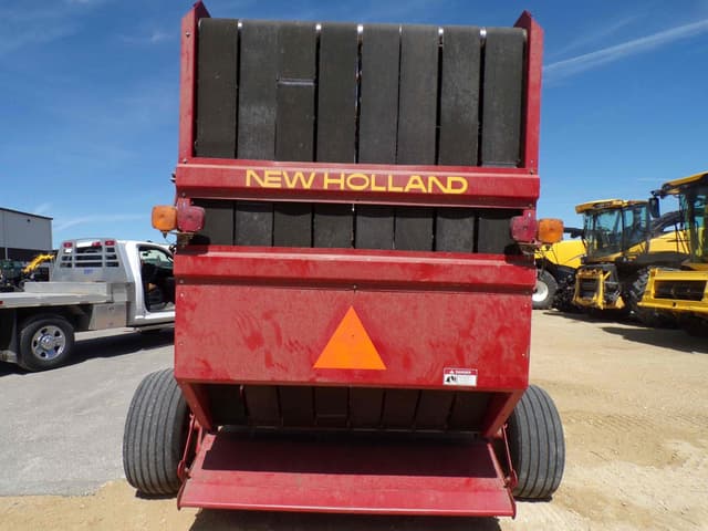 Image of New Holland 688 equipment image 4