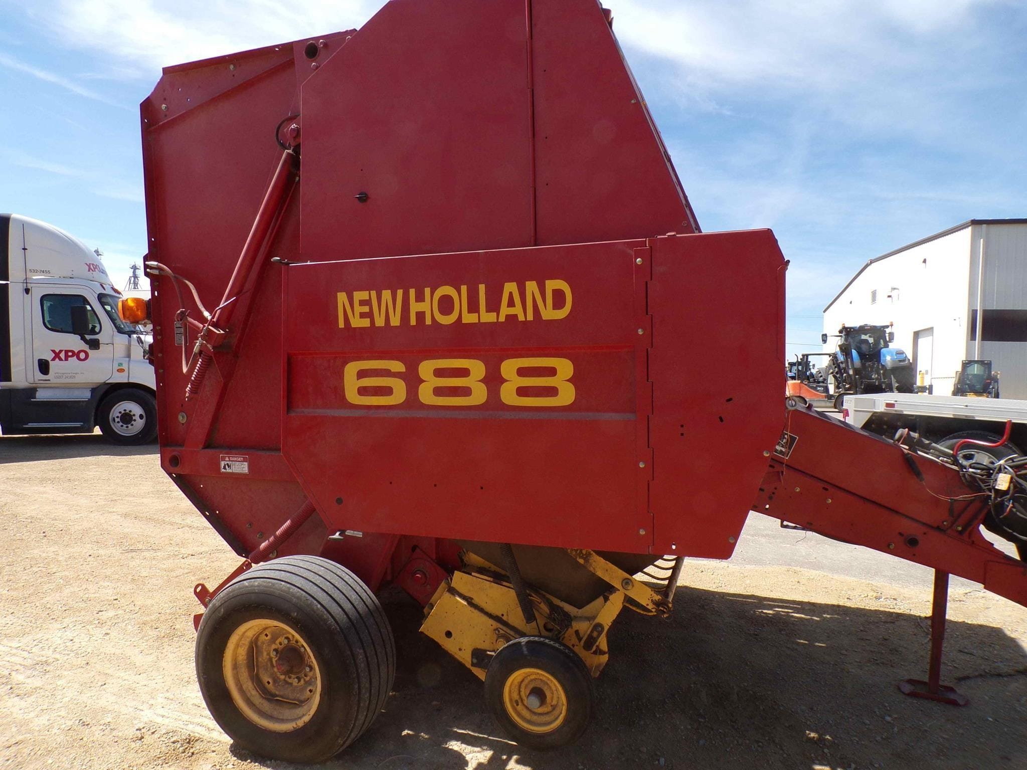 New Holland 688 Equipment Image0