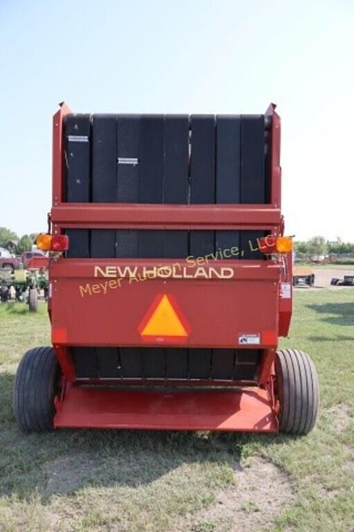 Image of New Holland 688 equipment image 3