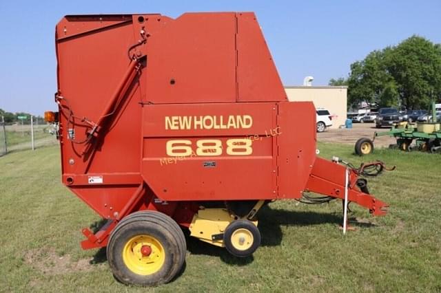 Image of New Holland 688 equipment image 2