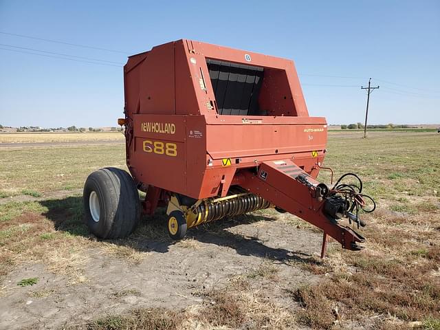 Image of New Holland 688 equipment image 1