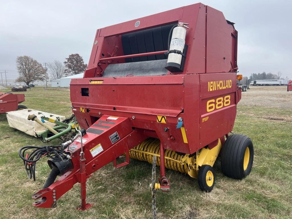 New Holland 688 Equipment Image0