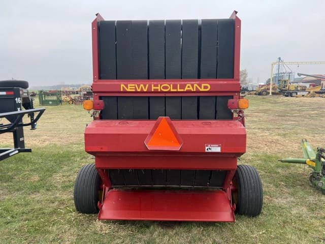 Image of New Holland 688 equipment image 4