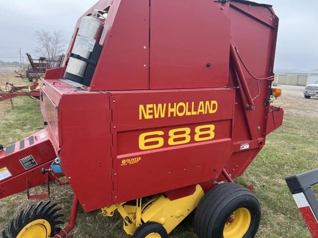 Image of New Holland 688 equipment image 1