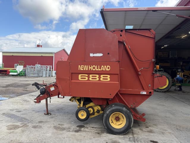 Image of New Holland 688 equipment image 1