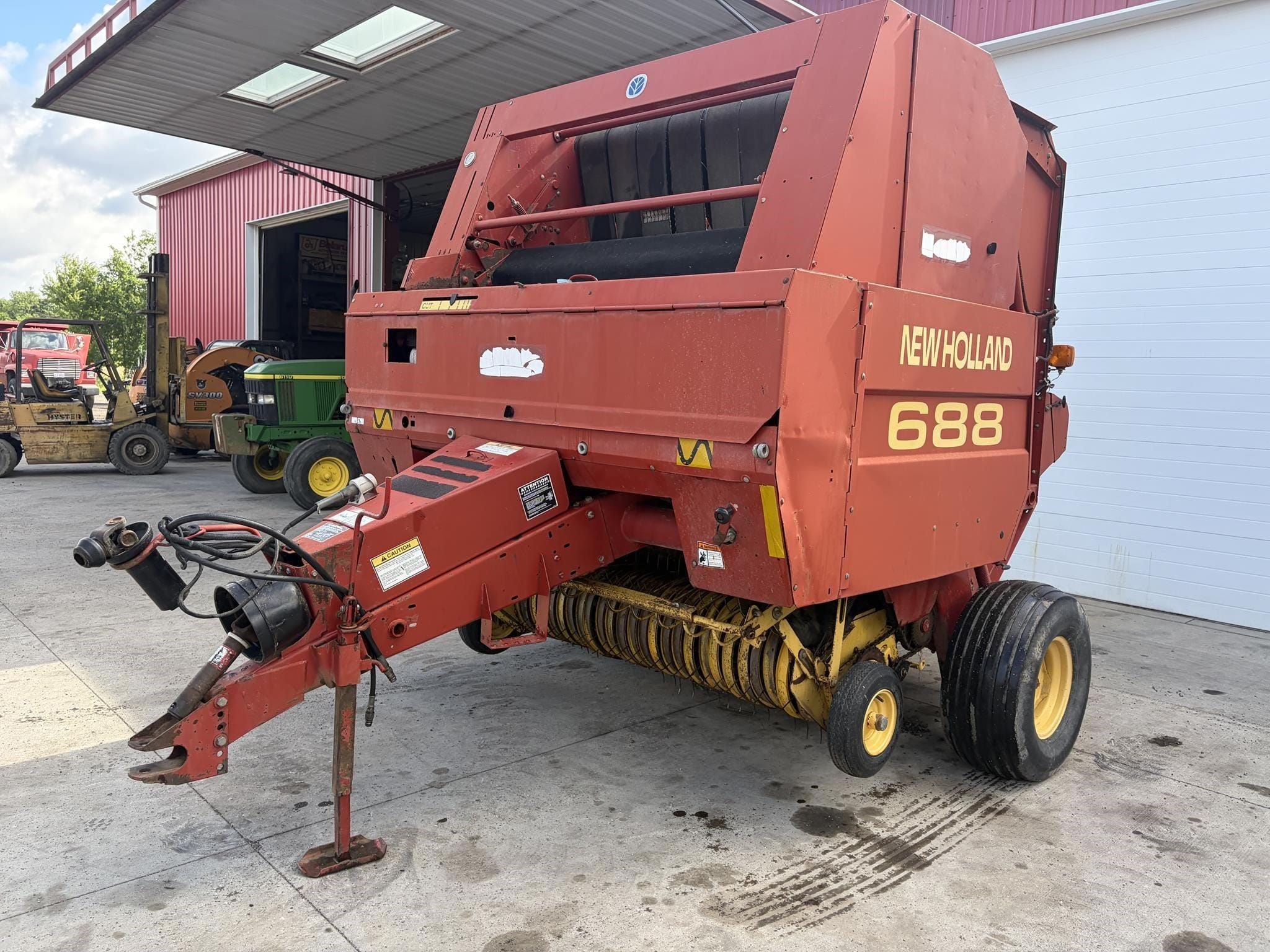 New Holland 688 Equipment Image0