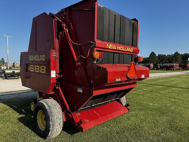 Image of New Holland 688 equipment image 3