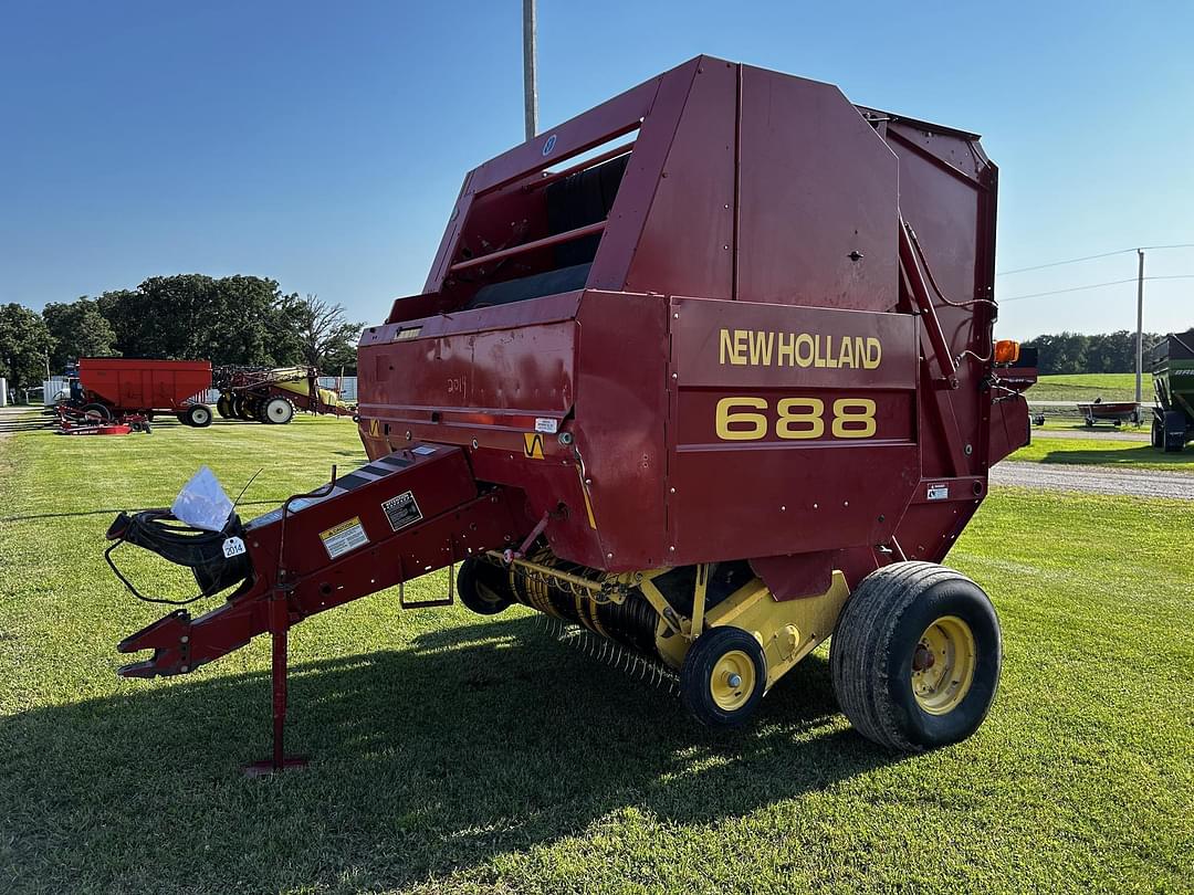 Image of New Holland 688 Primary image