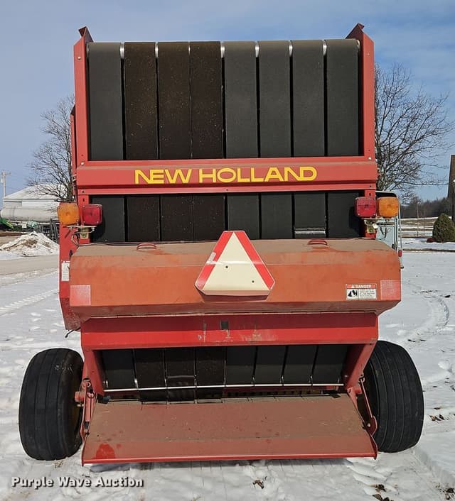 Image of New Holland 688 equipment image 4