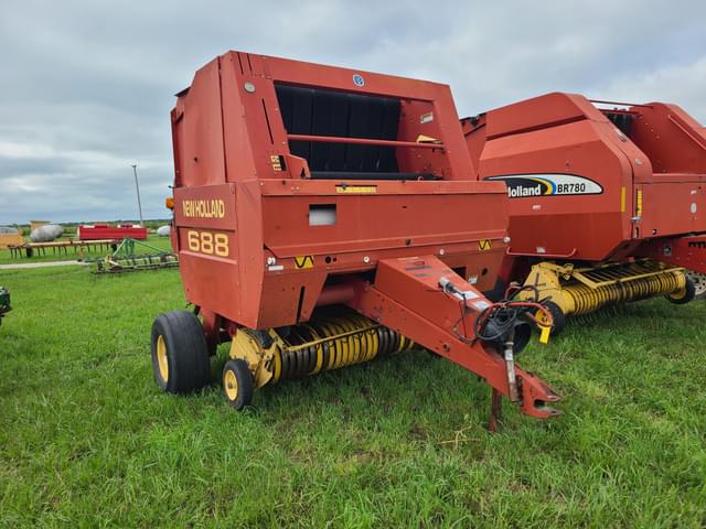 Image of New Holland 688 equipment image 1