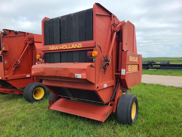 Image of New Holland 688 equipment image 2