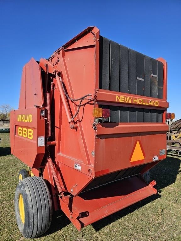 Image of New Holland 688 equipment image 4