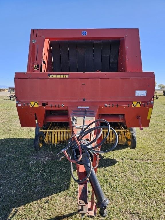 Image of New Holland 688 equipment image 1