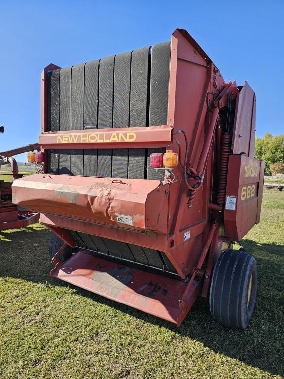 Image of New Holland 688 equipment image 4