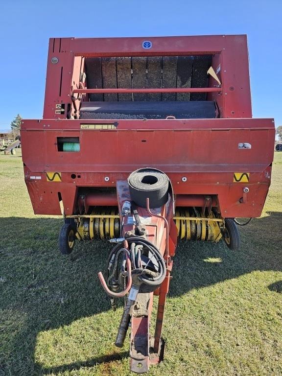 Image of New Holland 688 equipment image 1