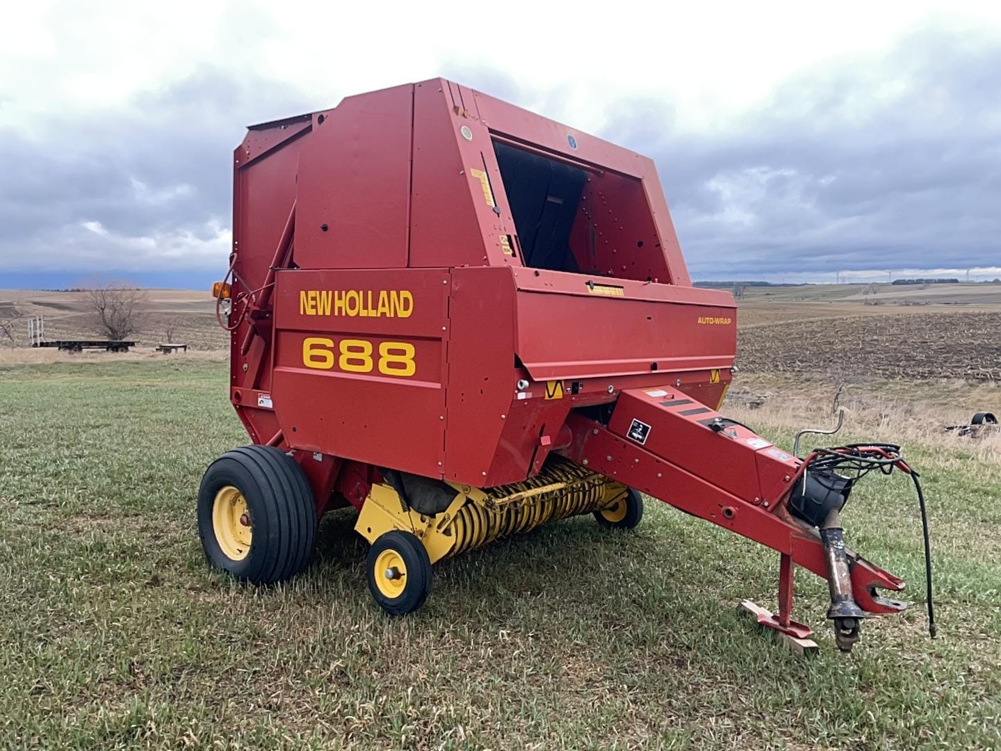 Main image New Holland 688