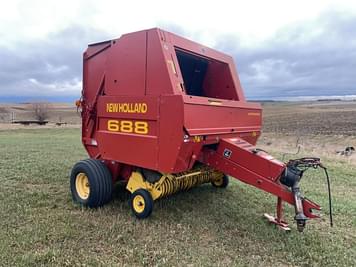 Main image New Holland 688