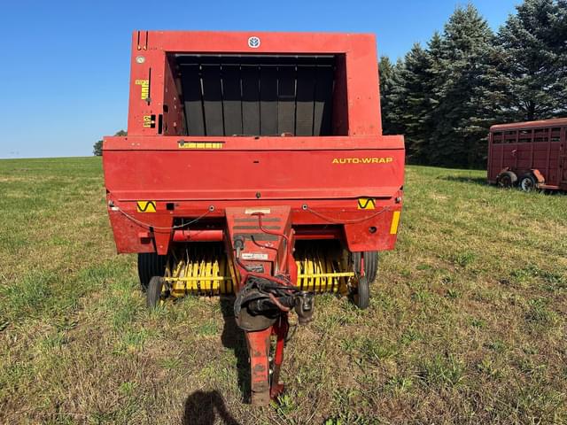 Image of New Holland 688 equipment image 2