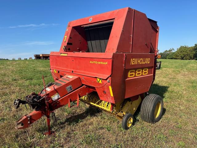 Image of New Holland 688 equipment image 1