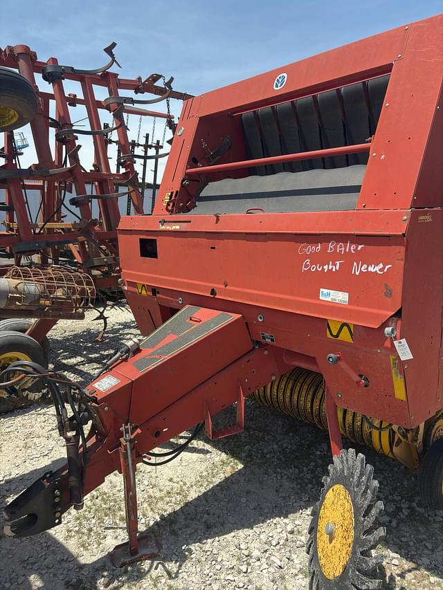 Image of New Holland 688 equipment image 2