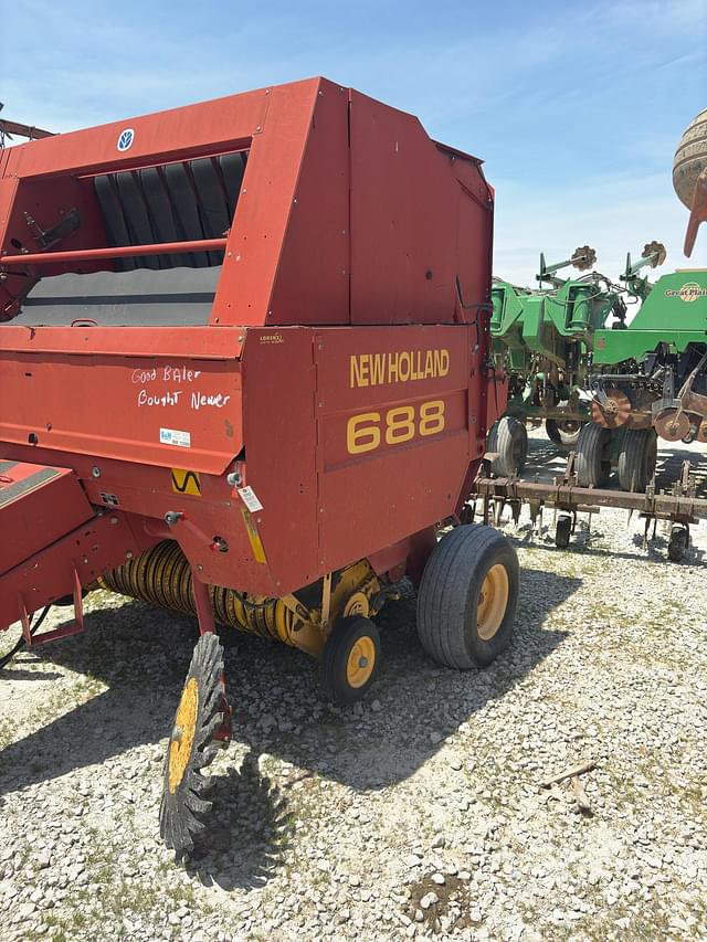 Image of New Holland 688 equipment image 1