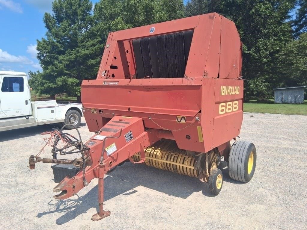 New Holland 688 Equipment Image0