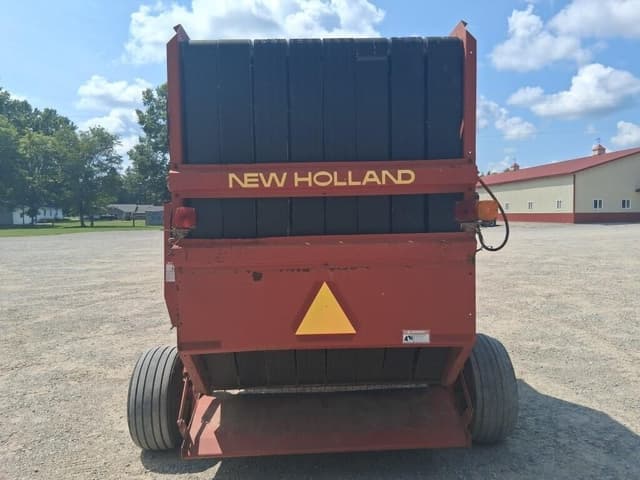 Image of New Holland 688 equipment image 3