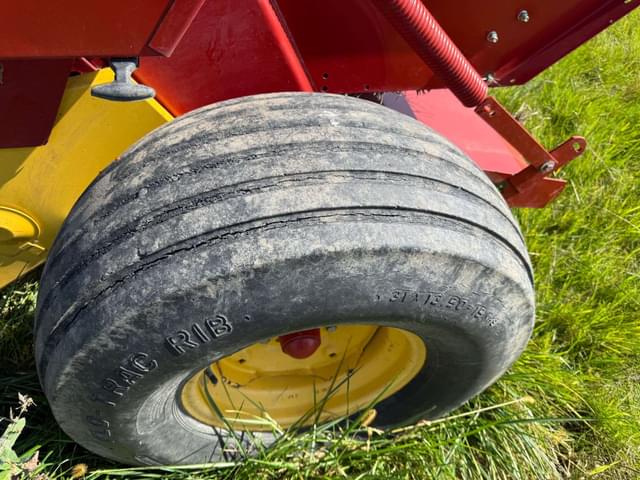 Image of New Holland 688 equipment image 4