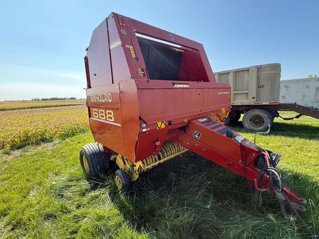 Image of New Holland 688 equipment image 1