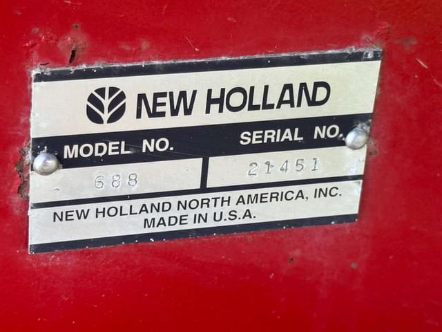 Image of New Holland 688 equipment image 2